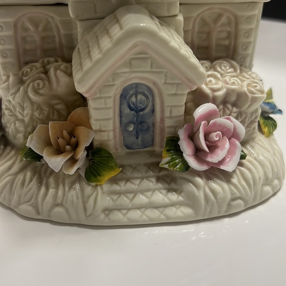 Ceramic Floral Church Music Box, Trinket Box, Jewelry Box - Picture 10 of 13